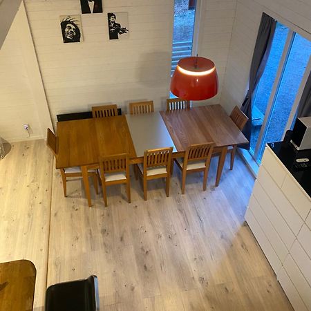 Stuga Pa Oe / Naerhet Till Vatten Mariestad Exterior photo