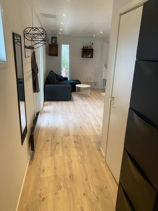 Stuga Pa Oe / Naerhet Till Vatten Mariestad Exterior photo